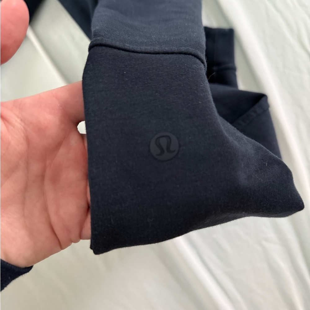 Men’s Navy Penn State Lululemon Joggers - Picture 4 of 4